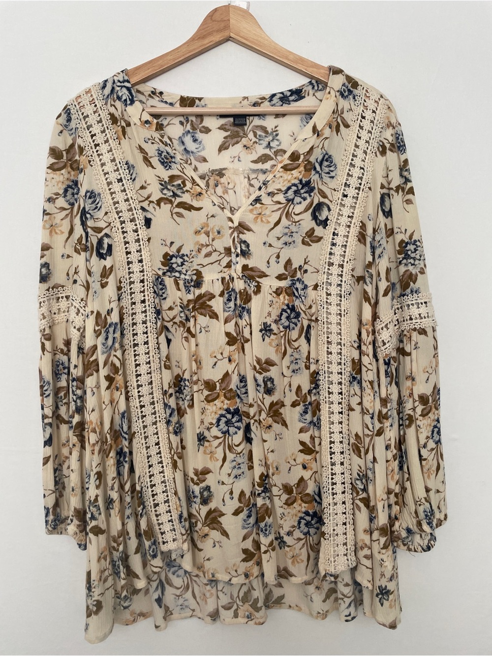 American Eagle Boho Floral Crochet-Trim Peasant Top - Cream/Blue